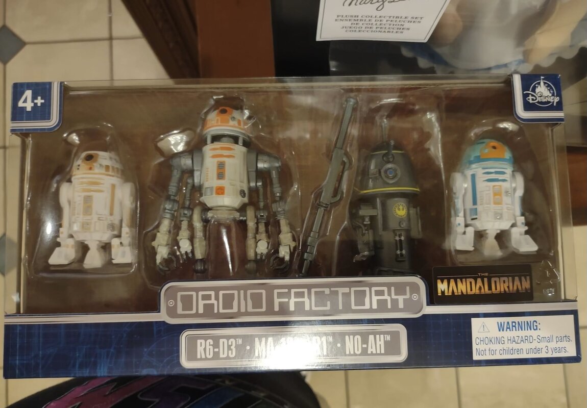 In-Hand Images Of The Star Wars Disney Store Mandalorian Droid