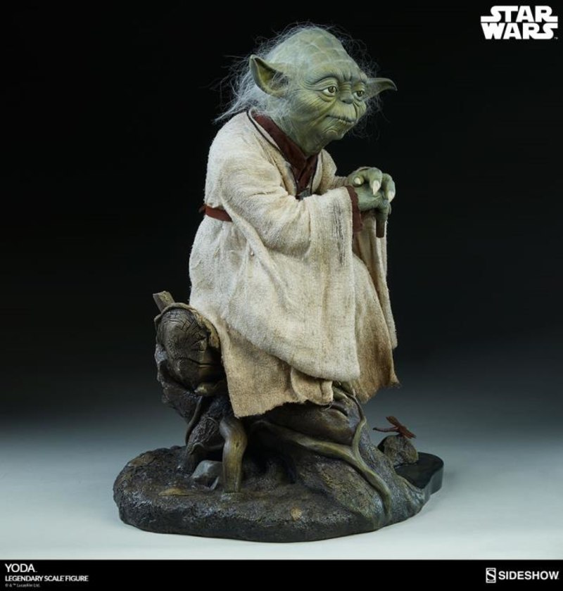 Yoda Legendary Scale Figure